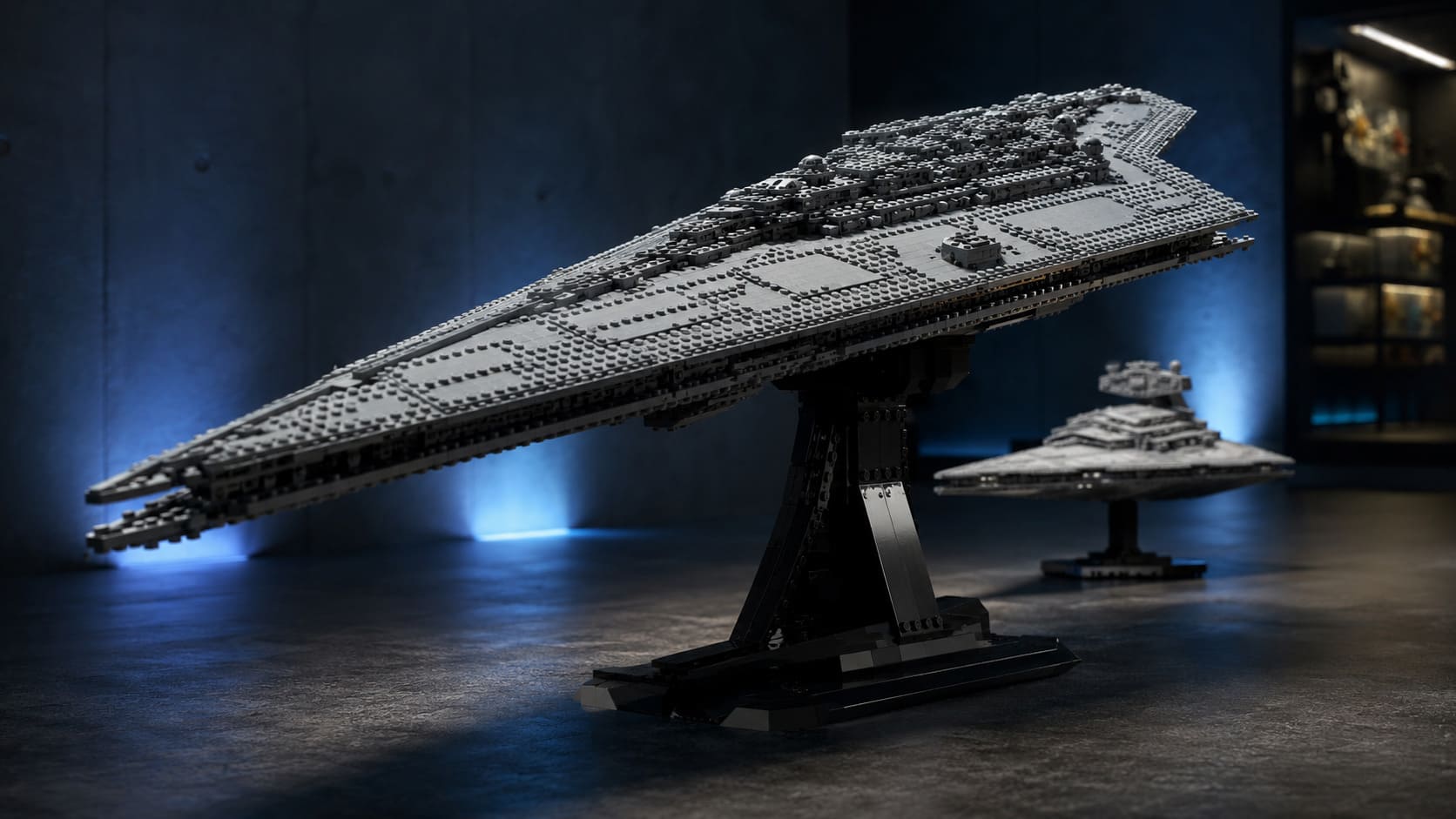 LEGO 75457 Executor Super Star Destroyer UCS – illustration du set en exposition sur socle noir
